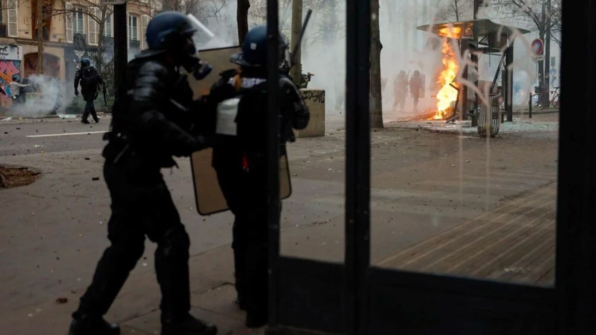 Üç kişi öldürülmüştü: Londra sokaklarında Paris protestosu