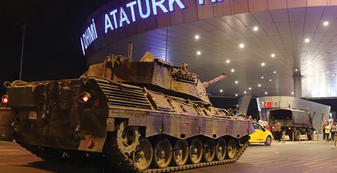 Havalimanında 3 polis ile 3 güvenlik görevlisi gözaltına alındı