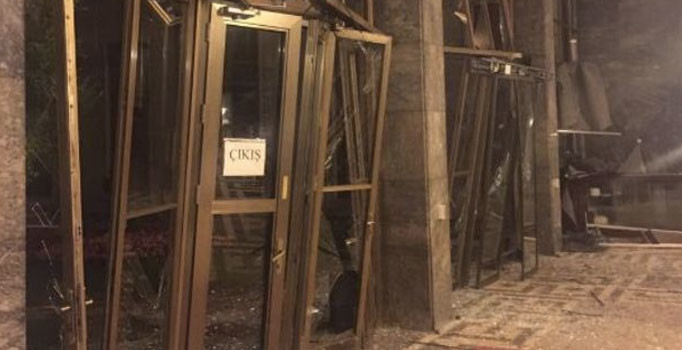 SON DAKİKA! AA: TBMM'ye bomba atıldı - Darbe haberleri