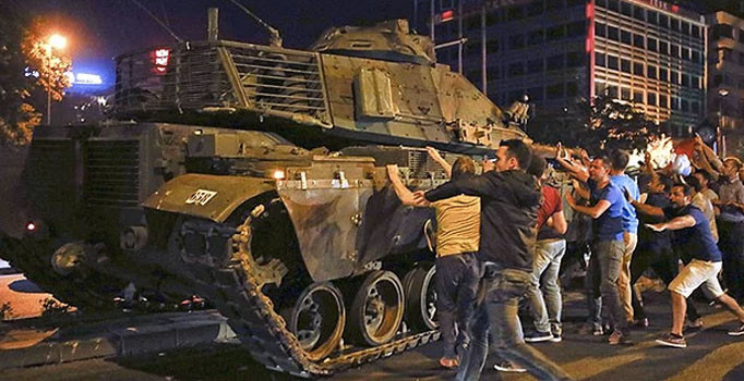 SON DAKİKA DARBE HABERLERİ Darbecilerin elindeki Sikorsky F16'lar tarafından düşürüldü