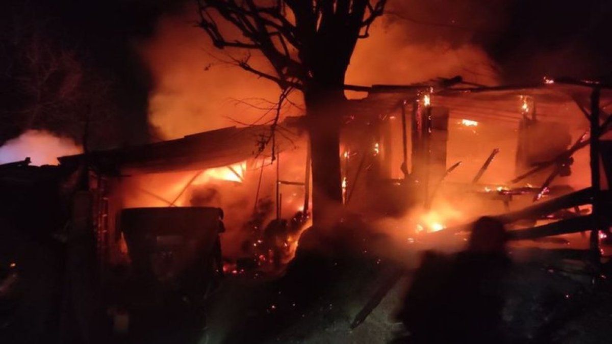 Kocaeli'nde ahır yangını: 30 tavuk öldü