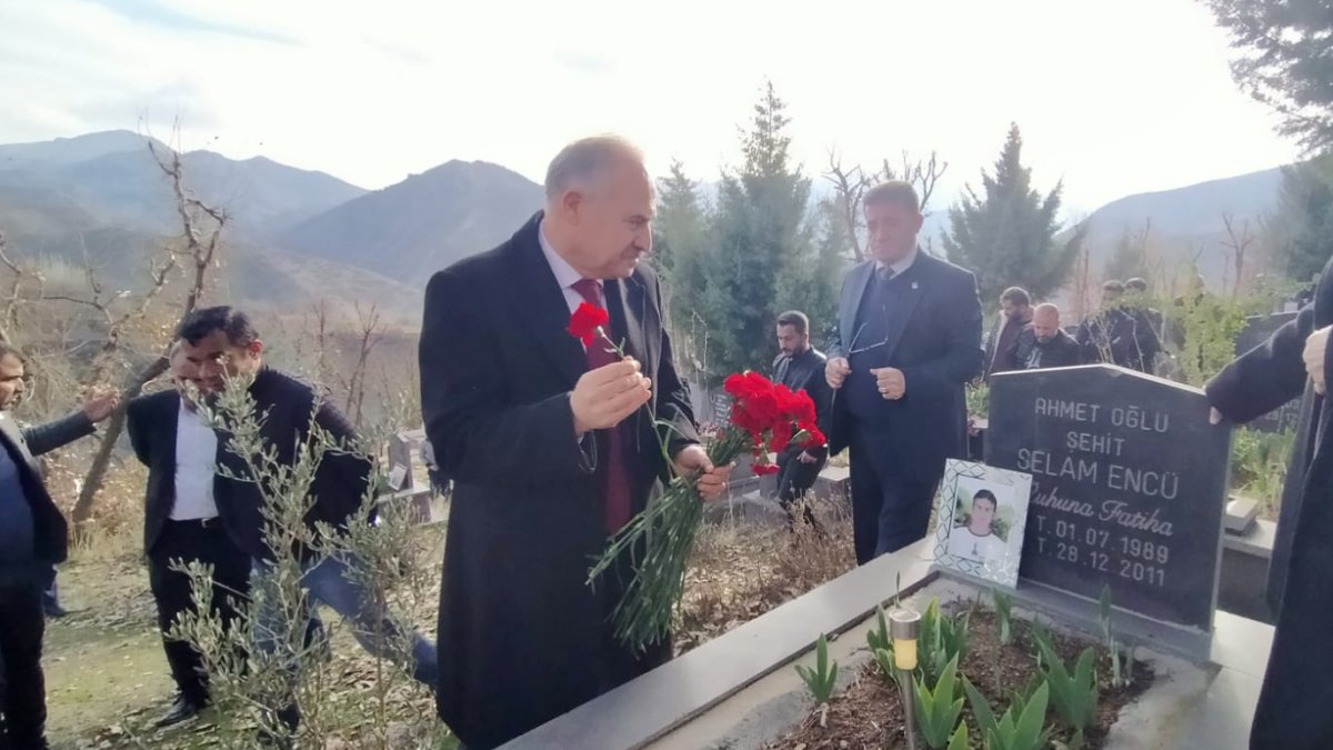 Roboski'de hayatını kaybedenler mezarı başında anıldı: Karanlık dehlizlerde kalmayacak’ sözünü...
