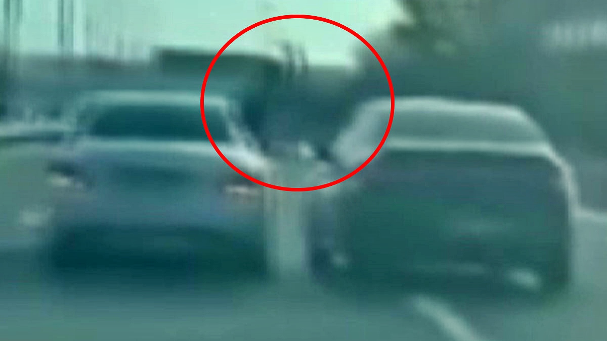 Trafik magandaları üç şeritli yolu paylaşamadı! 'Pes' dedirten görüntüler