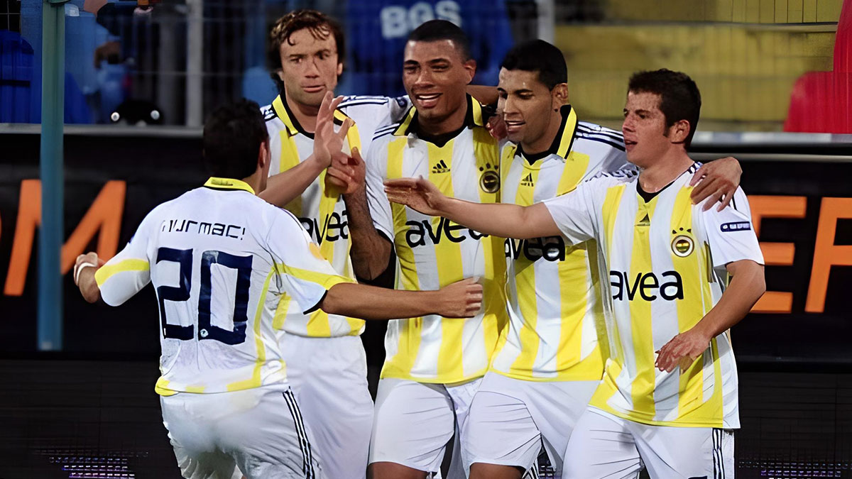 Futbolu bırakan eski Fenerbahçeli futbolcu kararından vazgeçti, sezon sonuna kadar sözleşme imzaladı!