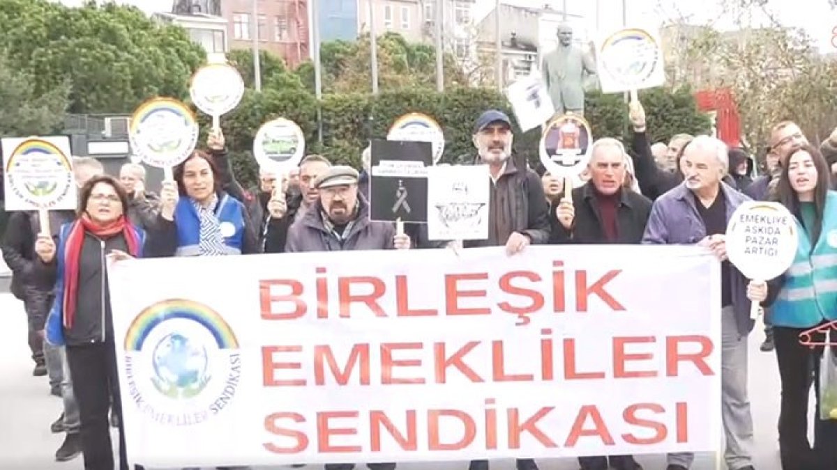 Emeklilerden zam protestosu: Amasız, fakatsız insanca yaşam ücreti istiyoruz