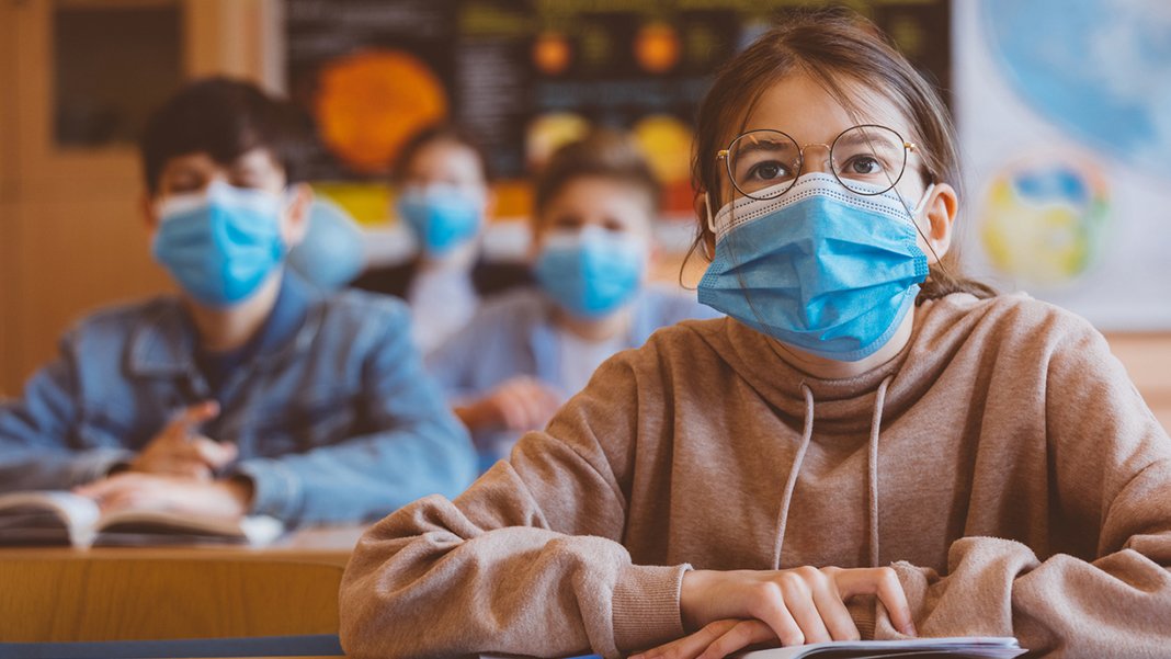 Bilim kurulu üyesinden korkutan açıklama: Çocuklarınızı okula göndermeyin