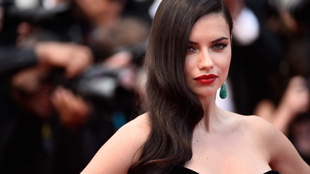 Ağustos ayında anne olmuştu! Adriana Lima'dan olay yaratan görüntüler! Adriana Lima herkesin ağzını açık bıraktı!