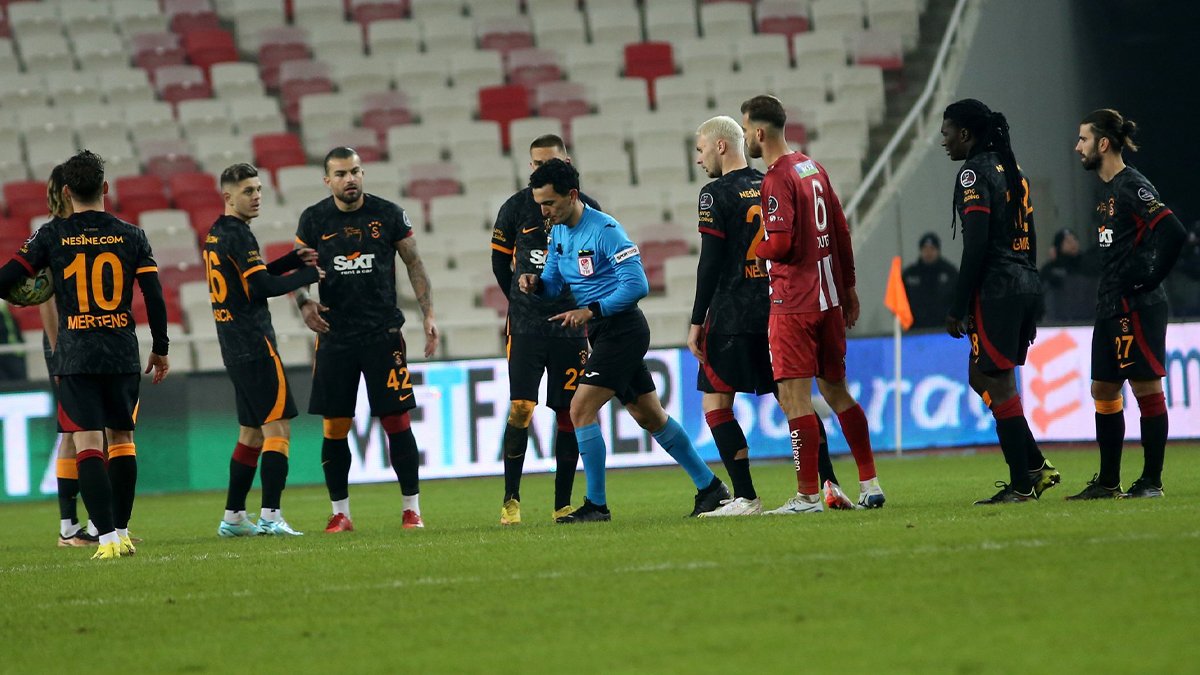 Sivasspor-Galatasaray maçında iptal edilen gole dair flaş iddia: Ofsayt, sen iptal et, ben görüntüyü vereceğim