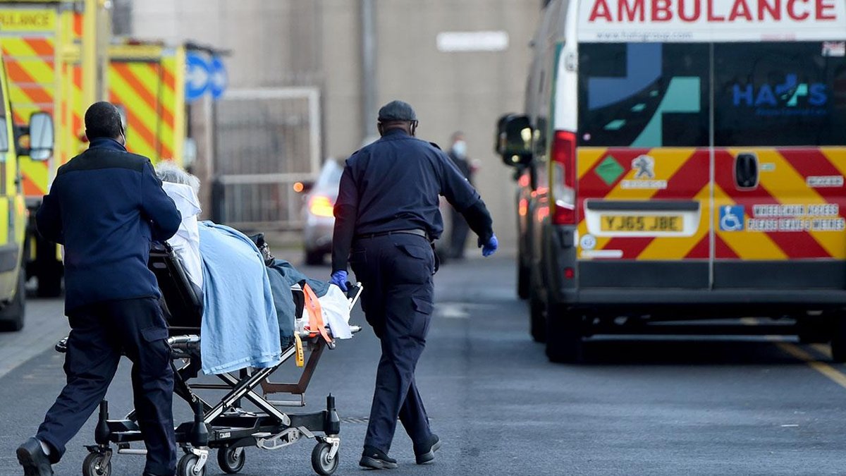 İngiltere'de 'acil servis' kabusu: Her hafta yüzlerce hasta ölüyor