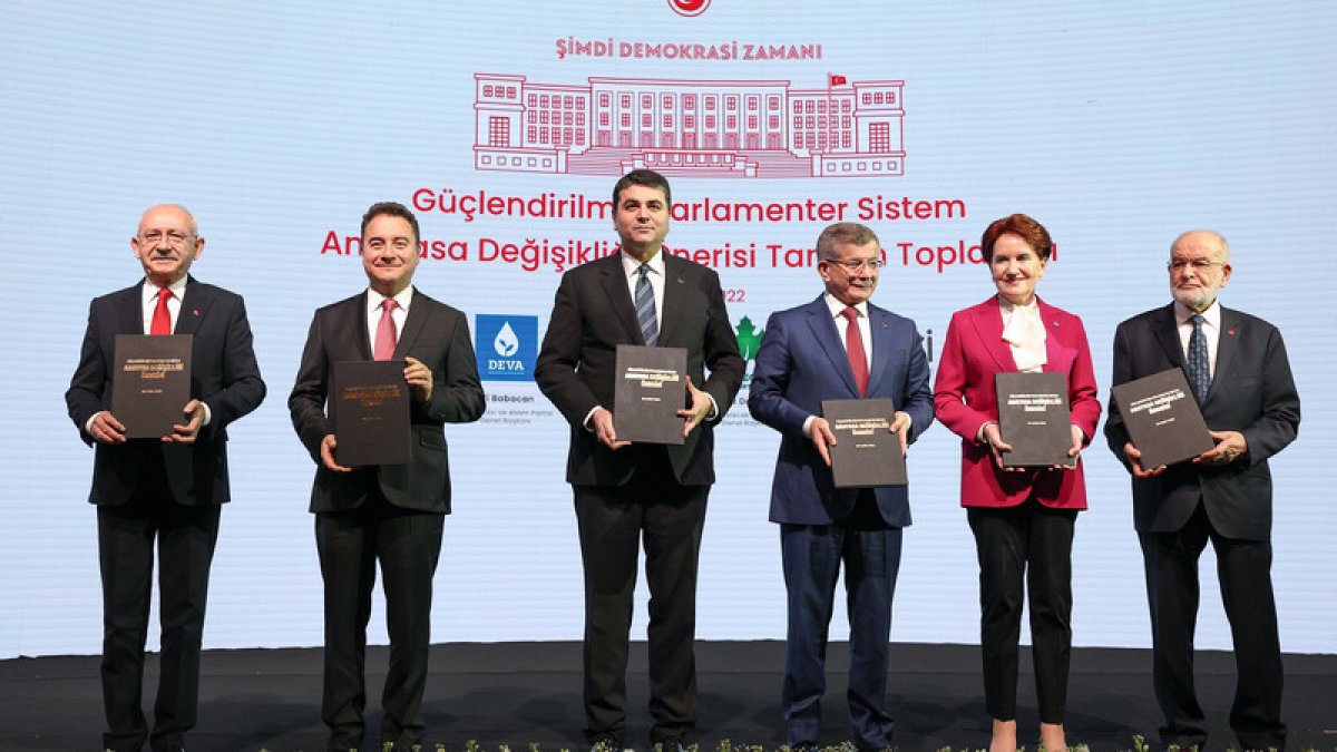 Siyaset bilimcilerden Altılı Masa'ya altı sorulu açık mektup: 'Ortak aday ne zaman ilan edilecek?'