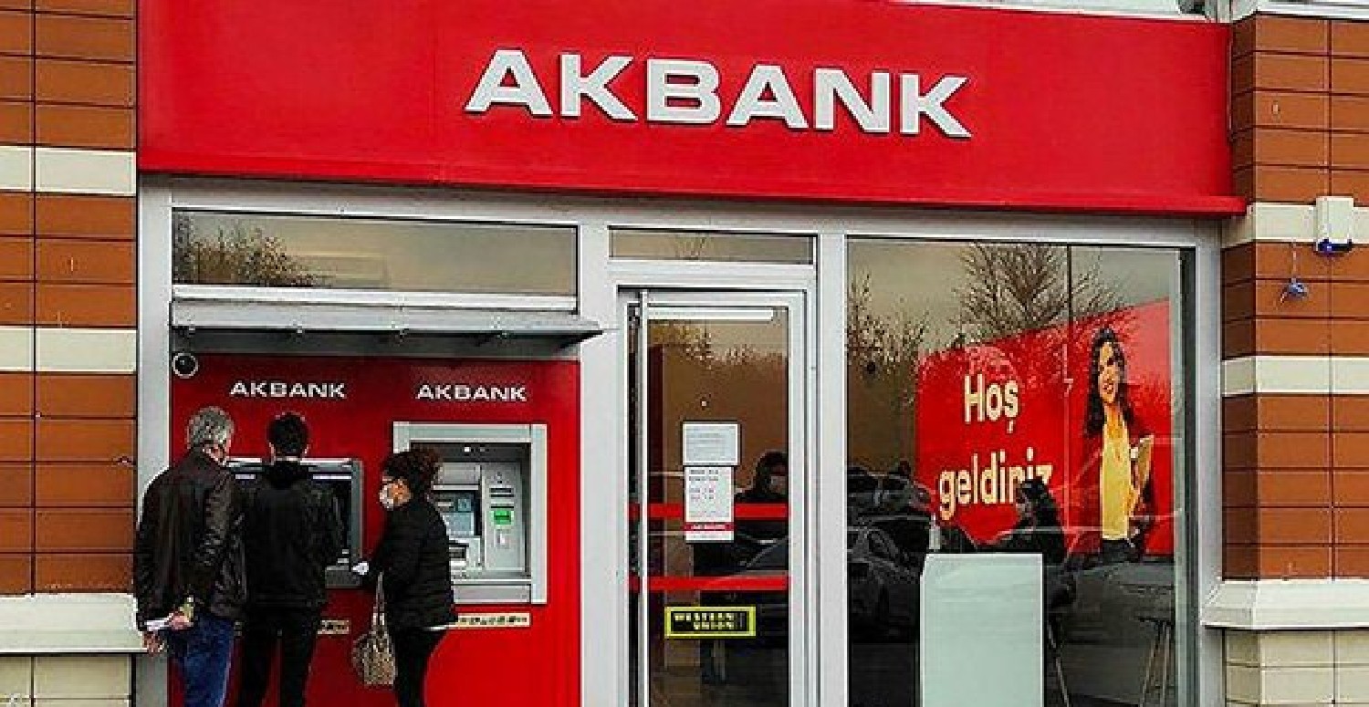 al-an-emekli-fark-etmiyor-akbank-m-terilerine-5-bin-tl-promosyon