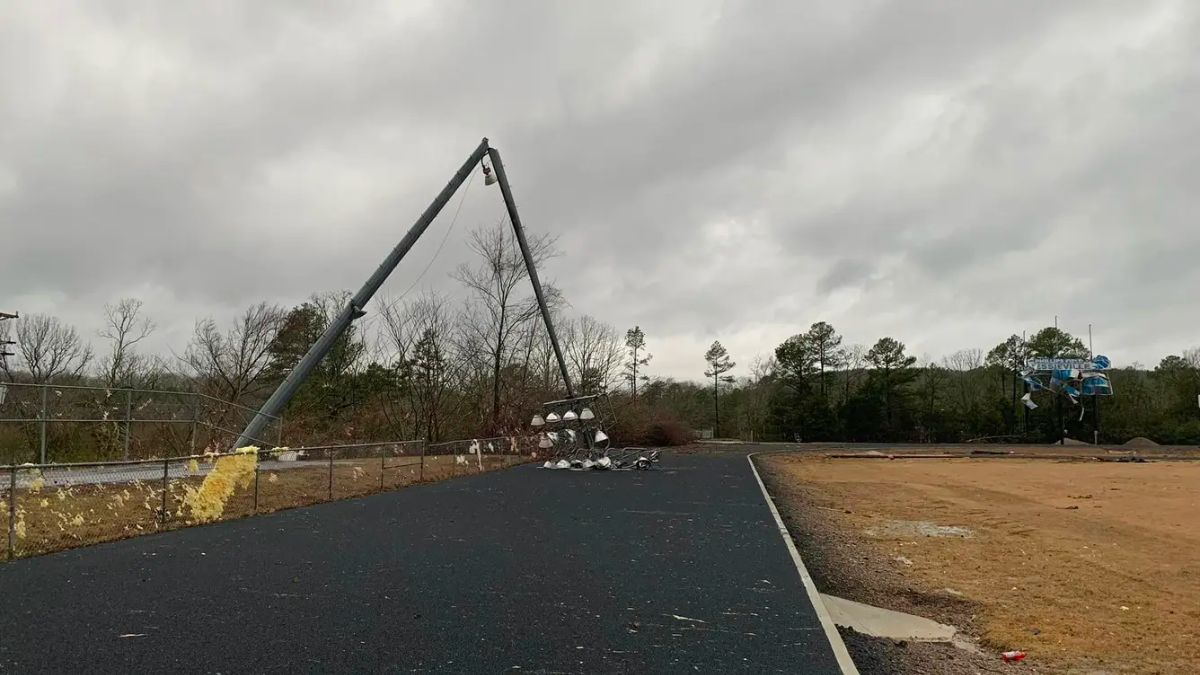 ABD’de hortum okulu ‘esir aldı’