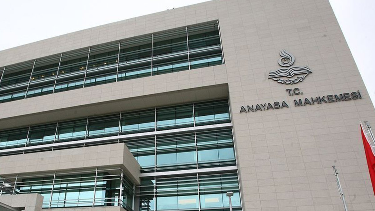 Kapatma davası öncesi kritik karar: AYM'den HDP'nin hesaplarına bloke