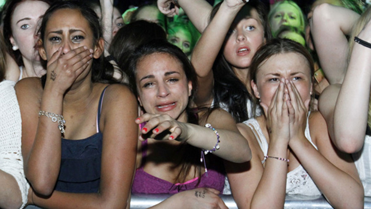 Ünlü şarkıcıdan çok kötü haber: Yürümekte zorlanıyor, hayranları şokta!