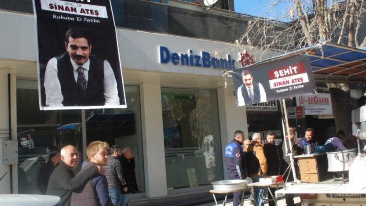 Sinan Ateş için lokma dağıttılar: Eski Ocak Başkanları MHP'ye kırgın