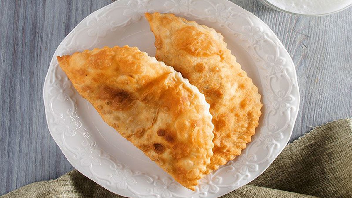 Sodalı çiğ börekle kahvaltıda çayın yanına şov yapın! Bu böreğin tarifini Eskişehirli ustalar bile bilmiyor...