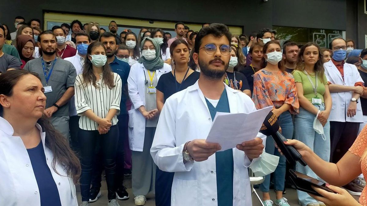 Sağlık çalışanlarına büyük müjde: Hekimlerin belini büken o kısıtlama kalkıyor