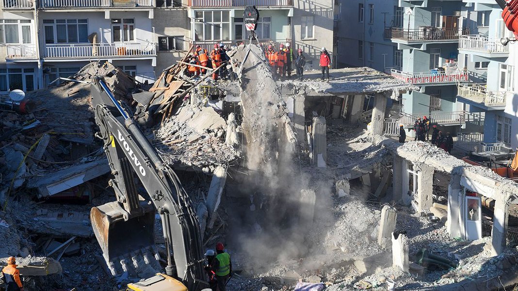 Prof. Dr. Şener Üşümezsoy o bölgede oturanlara seslendi: İşte muhtemel depremlerin adresleri