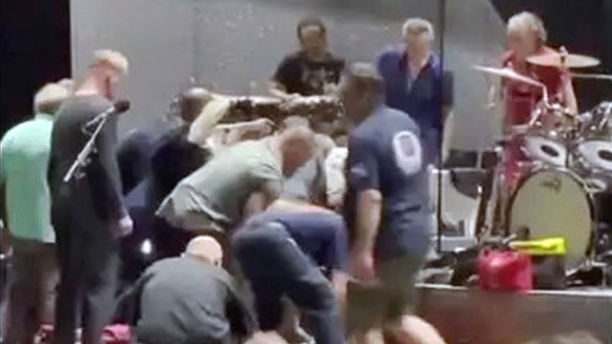 Ünlü sanatçı sahnedeyken kalp krizi geçirerek yaşamını yitirdi! Sanat camiası şokta!