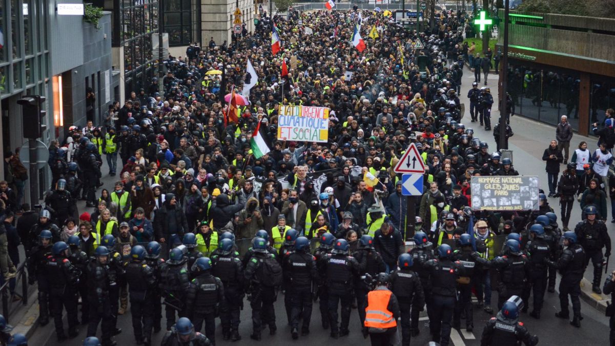 Sarı Yelekliler bu kez enflasyon ve emeklilik için sokakta