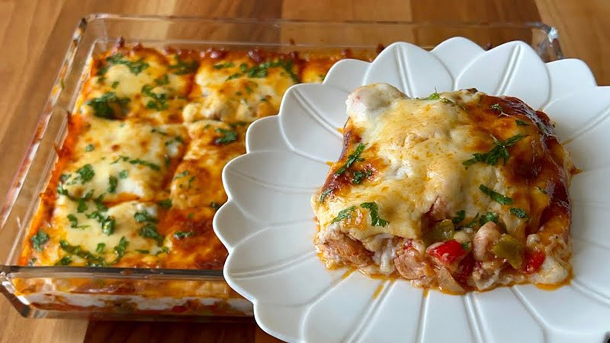 Yerken bitmesin isteyeceksiniz! Misafirleriniz beşamel soslu tavuğu yerken tabağın dibini sıyıracak