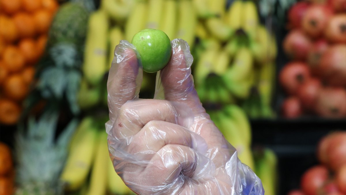 Manavlarda tane dönemi: 4 erik 89, 5 kiraz 125 lira