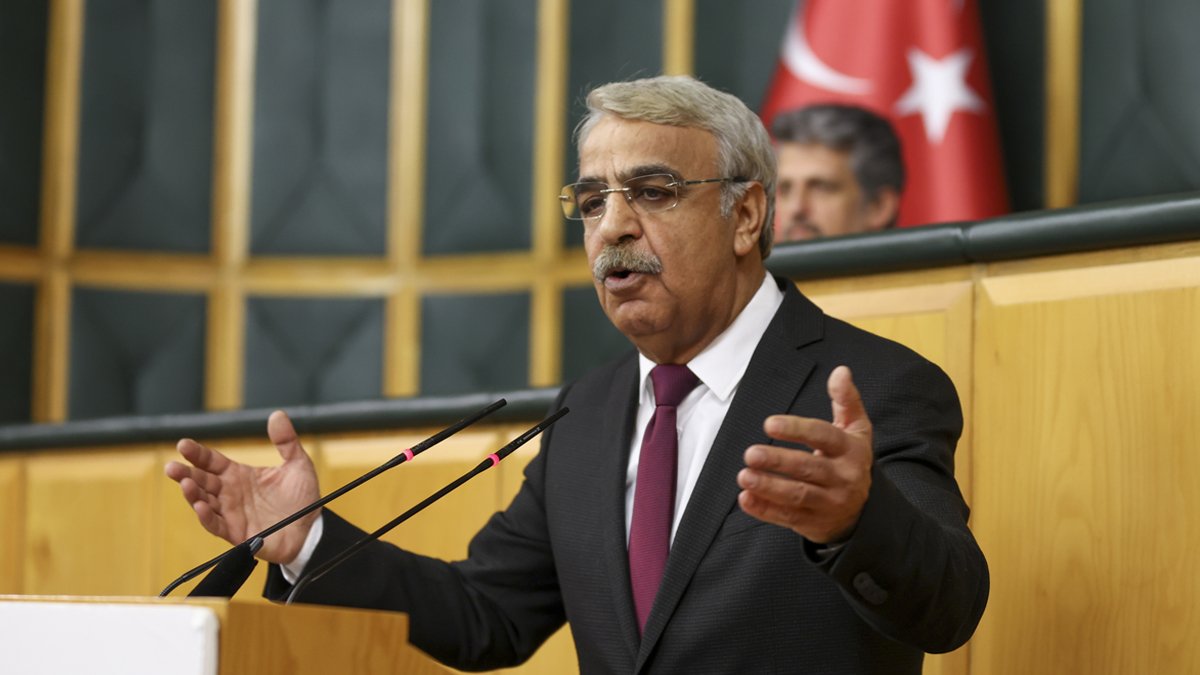 Mithat Sancar'dan partisine açılan davaya yorum: Bu HDP'ye değil hepinize yönelik bir operasyon