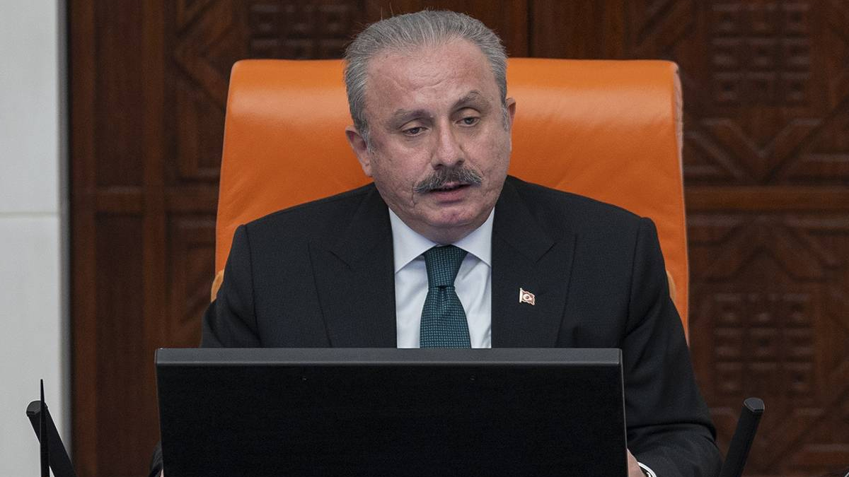 Şentop, başörtüsü teklifine ilişkin konuştu: Komisyondan geçer diye düşünüyorum