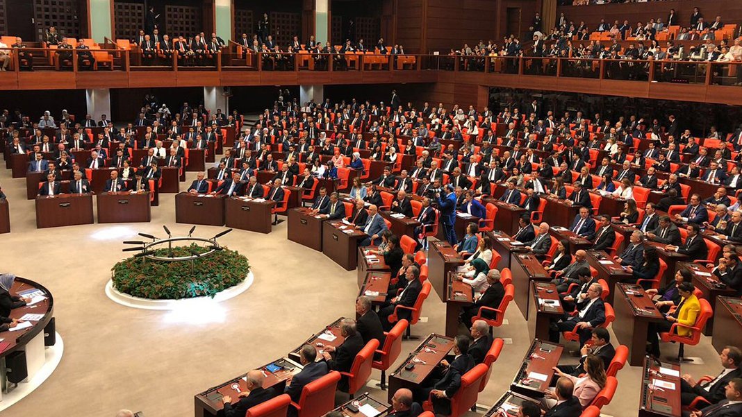 'Mutabık kaldık' diyerek duyurdu: Başörtüsü teklifi önümüzdeki hafta Meclis'te