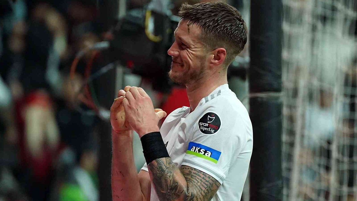 Beşiktaş'ta ayrılık: Yıldız oyuncunun sözleşmesi feshedildi