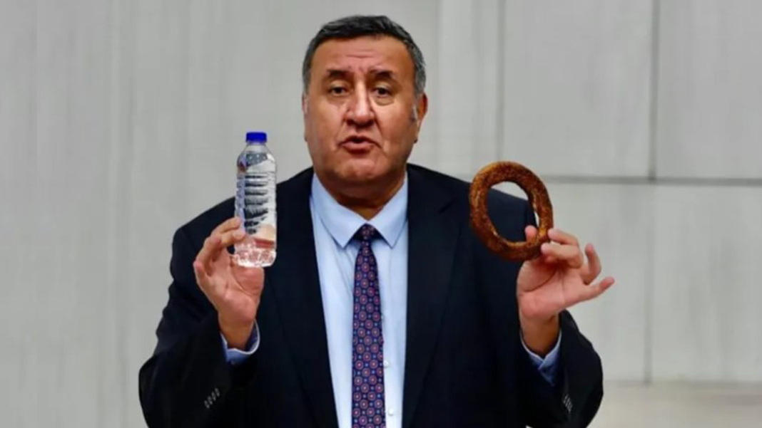 CHP'li vekil su ve simitle Meclis'te: '4 bin 860 lira yapıyor'