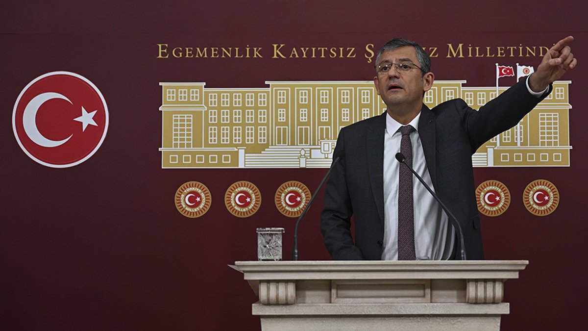 CHP'li Özel, Soylu hakkındaki dosyaları açıkladı