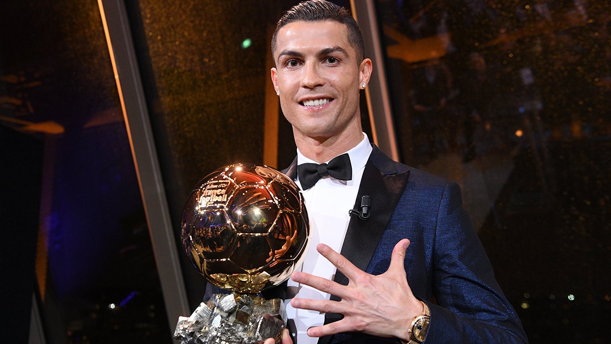 Ronaldo, 5 Ballon d'Or'undan birini sattı! Yeni sahibi herkesi şaşırttı! Bakın kimin eline geçti...