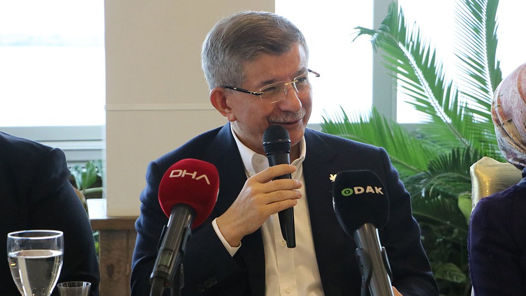 Ahmet Davutoğlu: Altılı Masa toplumsal barış projesidir