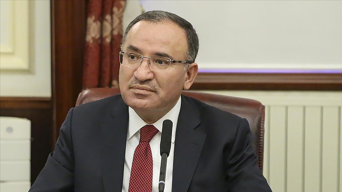 Bozdağ, alkış tartışmasına katıldı: Komutanların, Erdoğan’ı alkışlaması takdir edilmeli