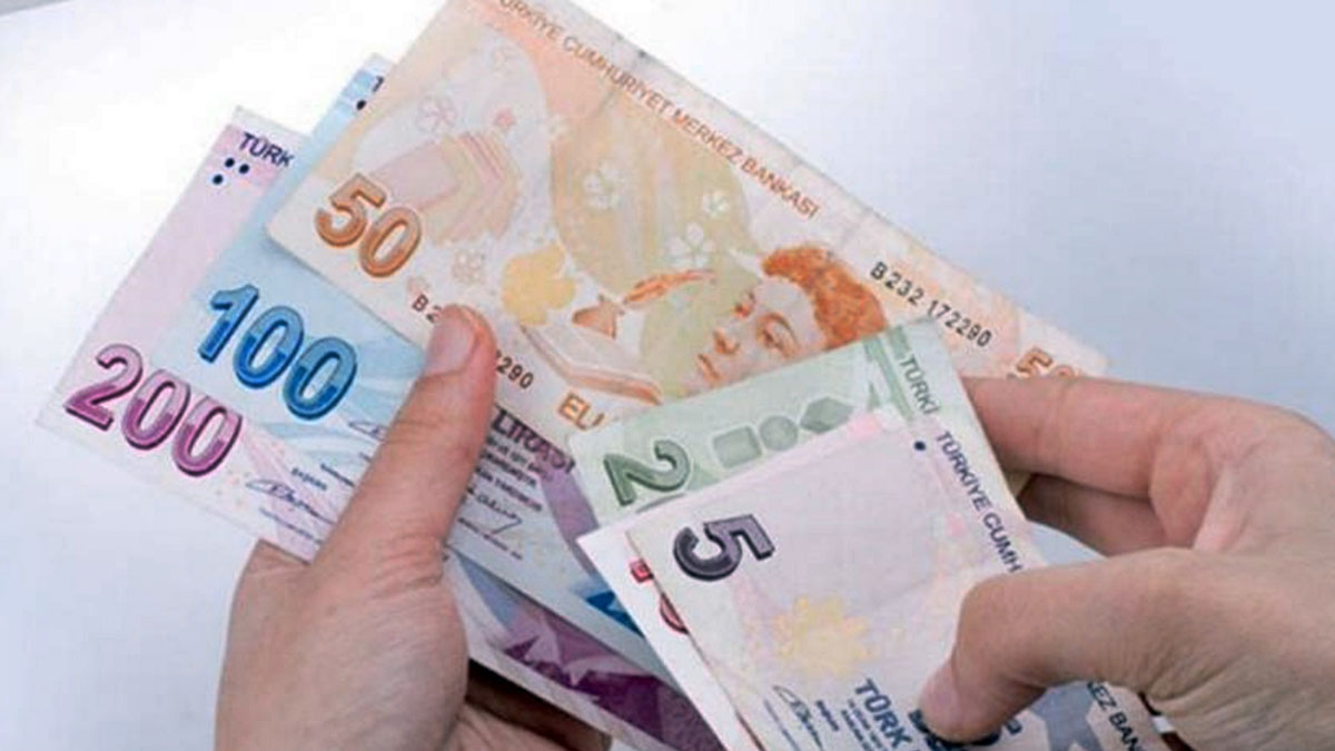 Temmuzda yasalaşmıştı, beklenen gün geldi! Memur ve emeklilerin hesaplarına yatmaya başladı