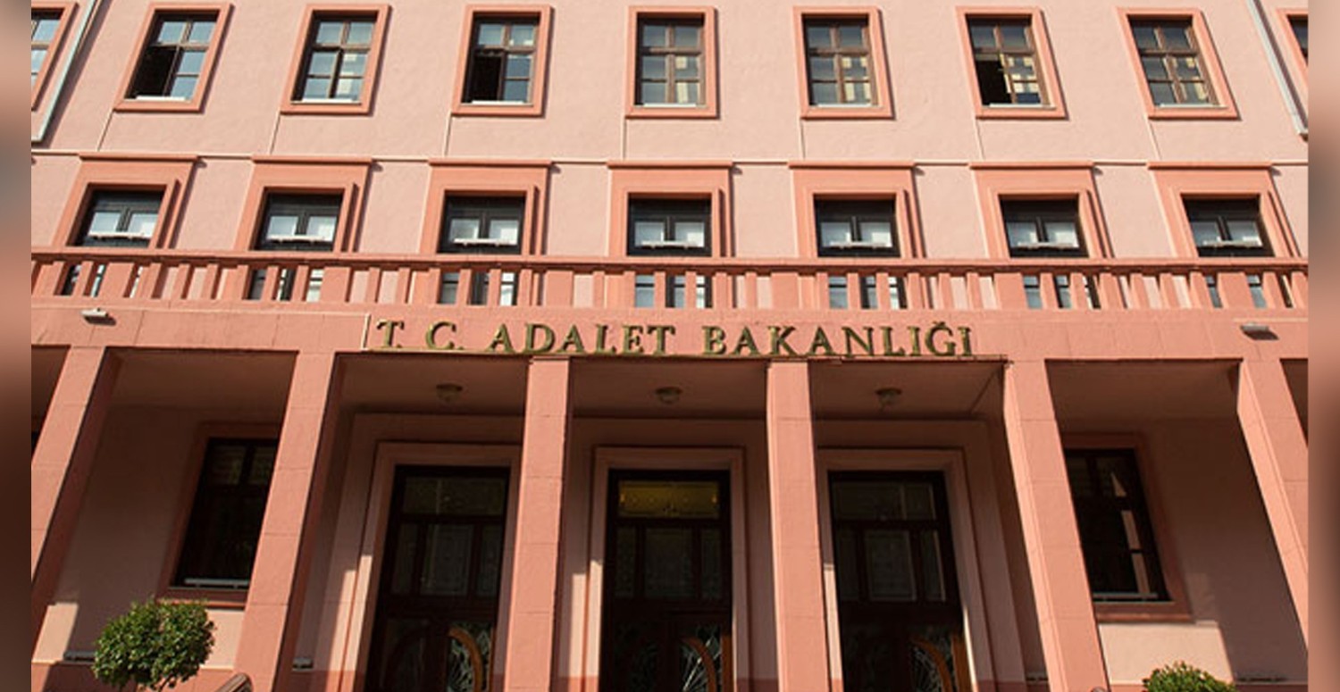 Adalet Bakanlığı'nda memur olmak için bugün son şansınız! Bu yıl KPSS'ye girenler dikkat: Onlarca ilde memur alınacak!