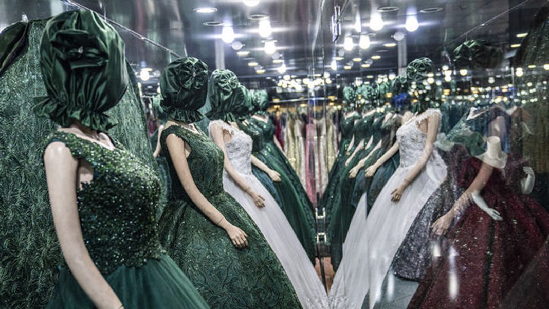 Afganistan’da ‘cansız kadın mankene’ de tahammül yok!