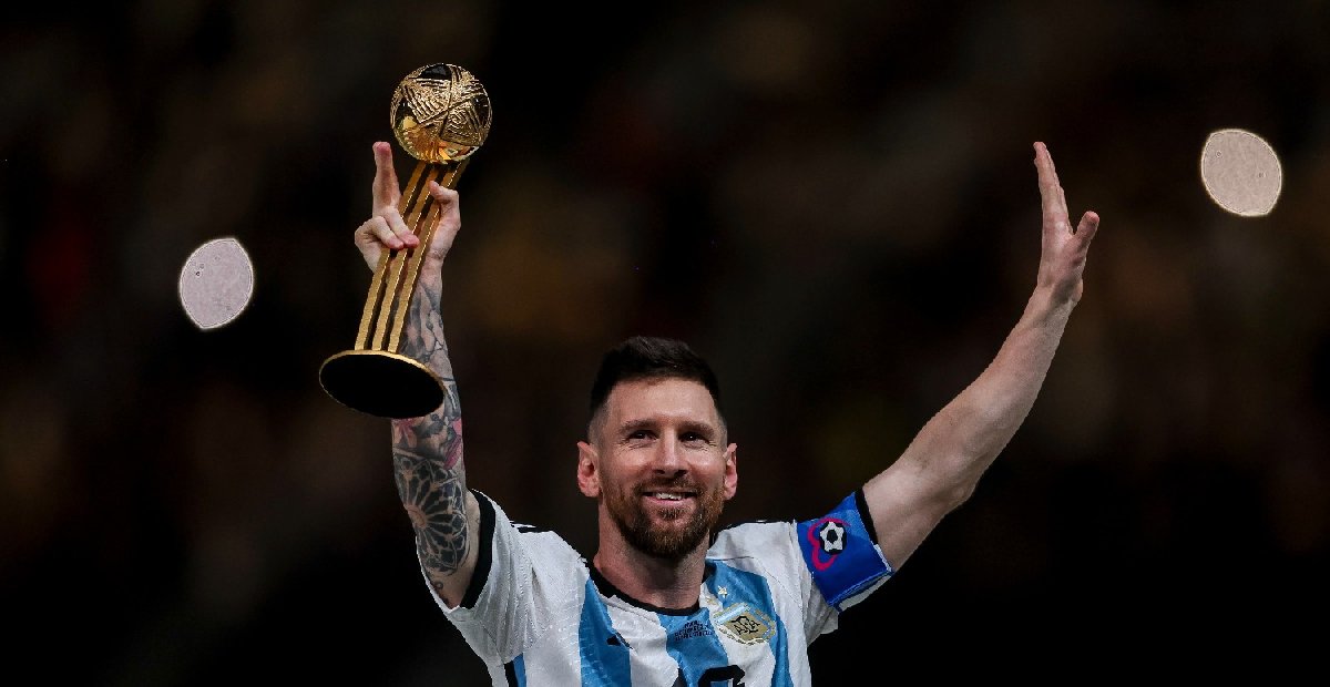 Lionel Messi yeni takımına resmen imza attı Herkesi ters köşe