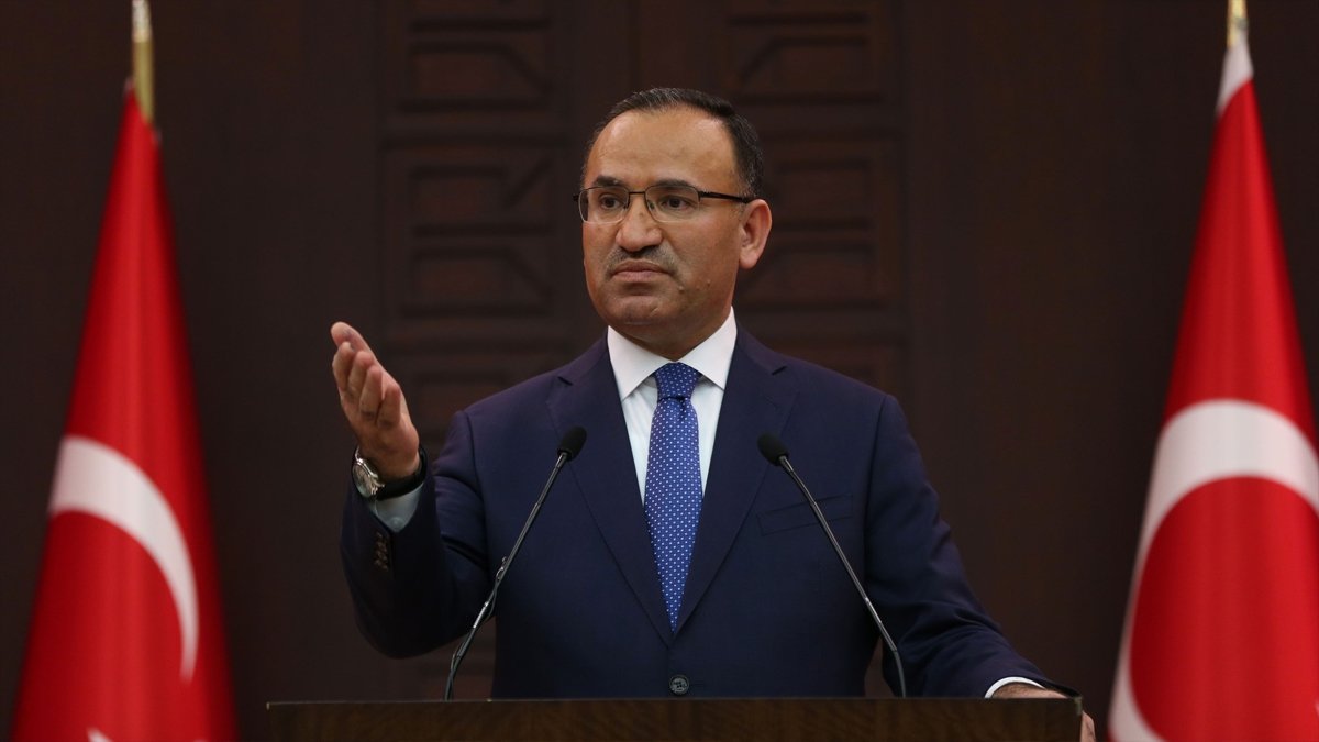 Bozdağ altılı masaya yüklendi: Başsız yönetim olur mu?