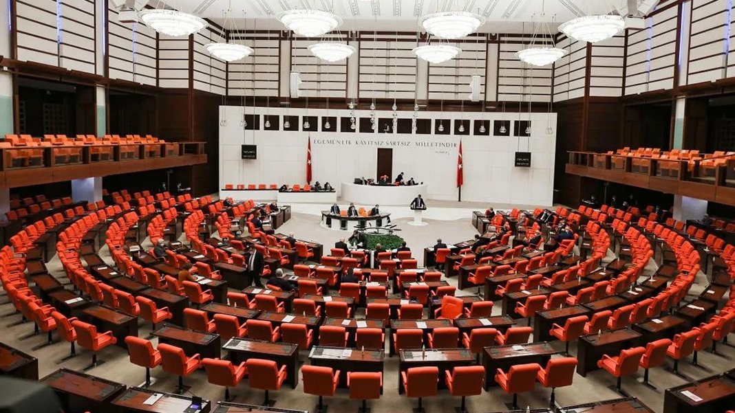 Sözleşmeli personelin kadroya geçişi Meclis'te: Maaş muamması