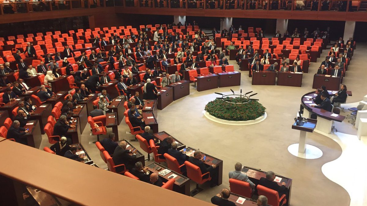 Başörtüsü için komisyon görüşmesi başladı