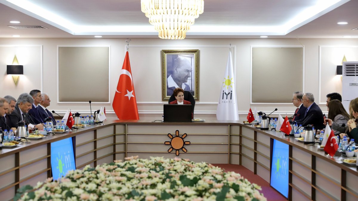 Cihat Tümamiral Cihat Yaycı'dan İYİ Parti'ye 'Mavi Vatan' sunumu - KARAR