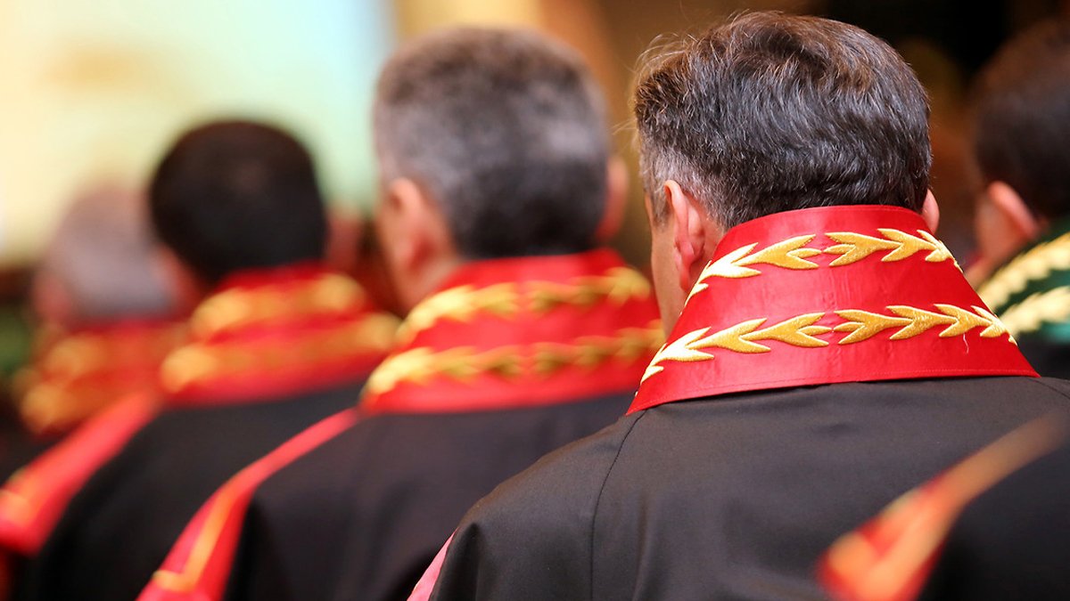 Hakim ve savcıların görevde yükselme kararları Resmi Gazete'de