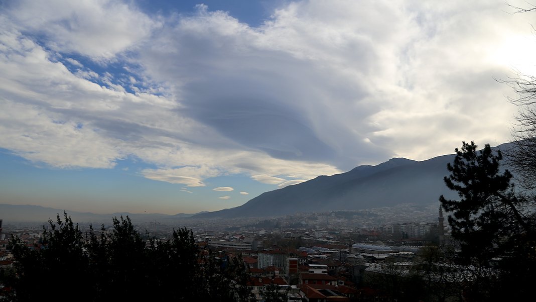 Bursa'da yeniden mercek bulutu