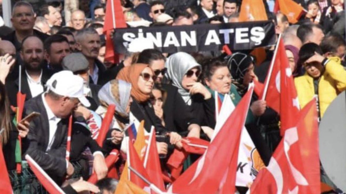 Sinan Ateş'in yakınları Erdoğan'ın Bursa mitinginde pankart açtı