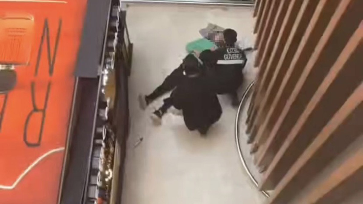 AVM'de korku dolu anlar: Birinci kattan düşen kadın yaralandı