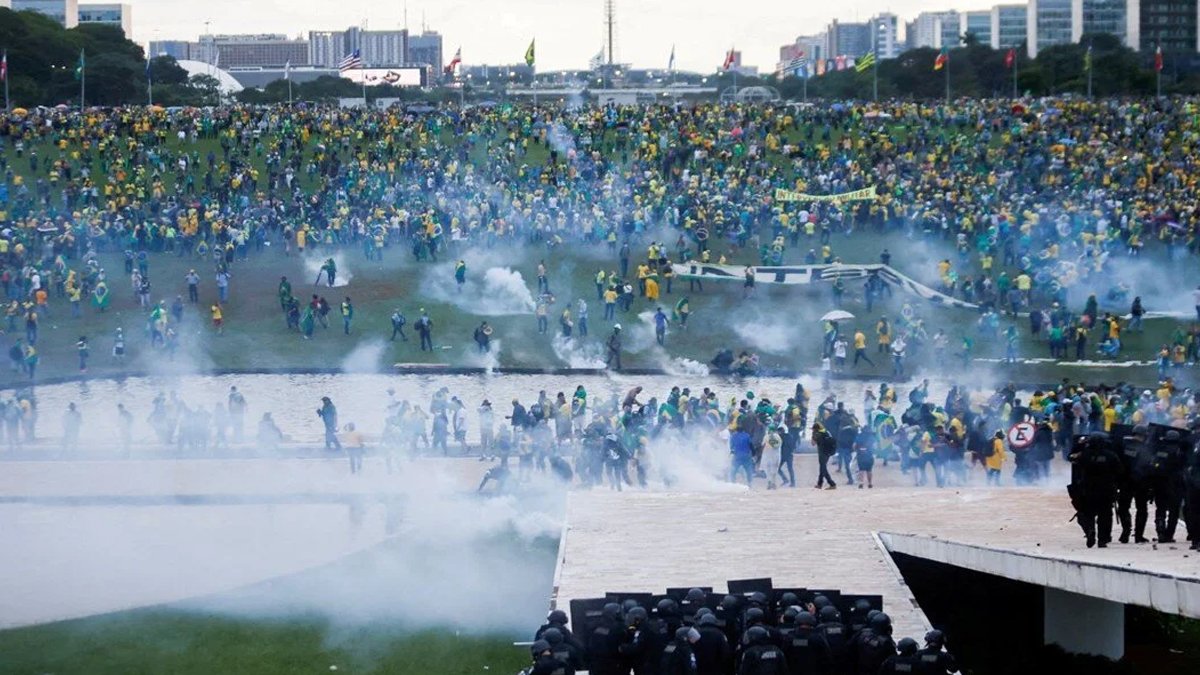 Brezilya’da Kongre baskınının yankıları sürüyor: Lula, ordu komutanını görevden aldı