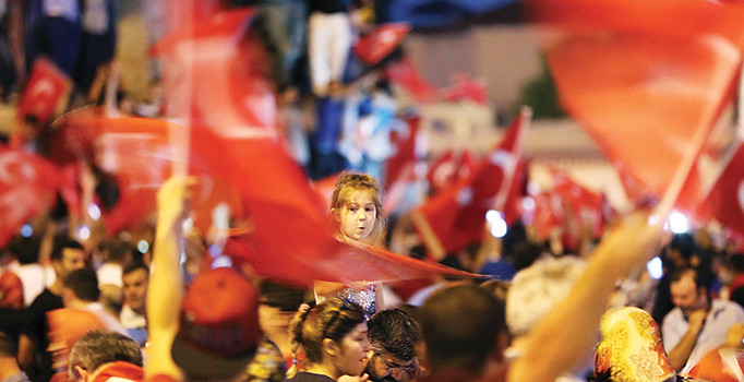 Millet vatanına da parasına da sahip çıktı