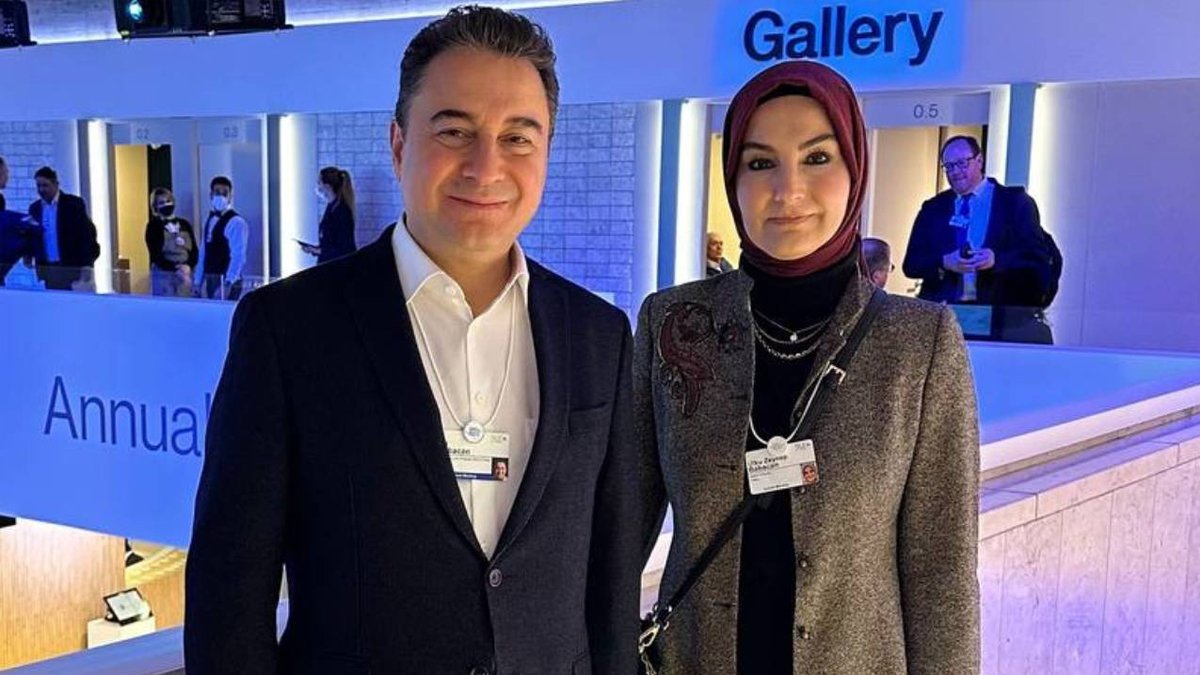 Babacan, Refik Anadol'un sergisini ziyaret etti: Gurur verici